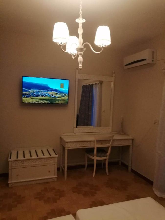 Dionisia 8 קפלוס